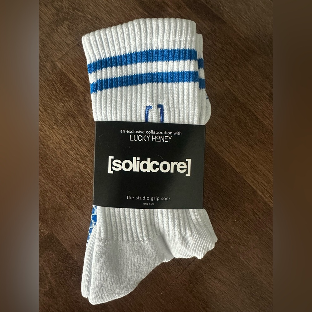 [solidcore] x Lucky Honey White & Blue Studio Grip Socks